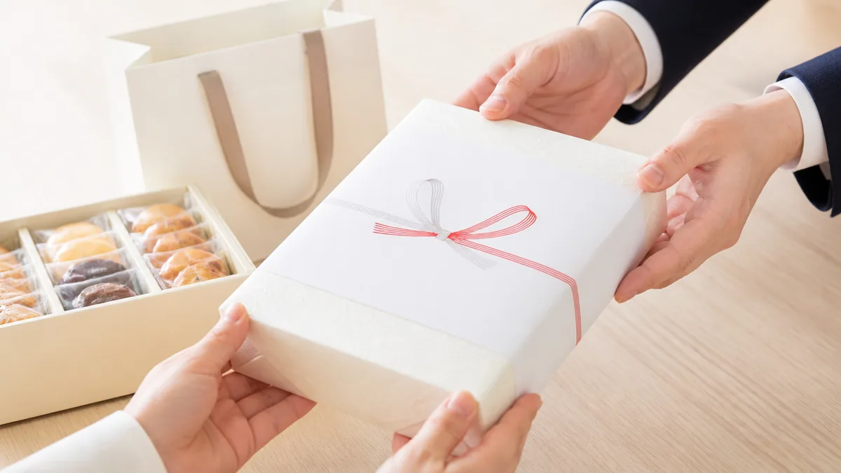 昇進祝いのタブーは品物より「誰に贈るか」で決まるの解説画像