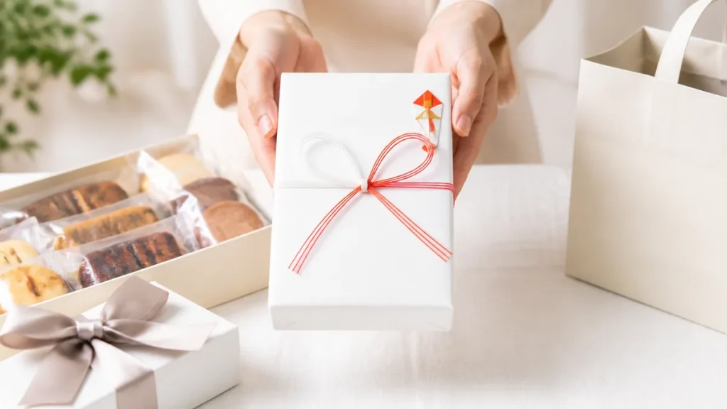 結婚式のギフトカードは2券種の組み合わせで決まる｜引き出物カード型47.5%と贈り方の作法のアイキャッチ画像