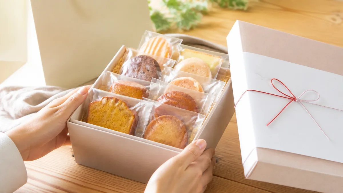 消えものプレゼントとは、食べて使って手元に残らない贈り物のことの解説画像